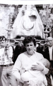 Esperanza al frente de la Virgen