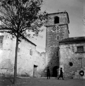 Vista desde la Plaza al Torreón de la Iglesia