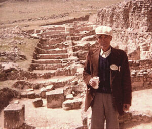 Hombre en las ruinas de Valeria