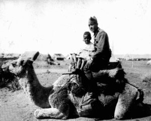 Padre de Julián Torrecillas Moya en Larache haciendo la mili