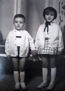 Azucena Matas González y su hermano